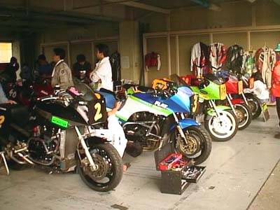 Kawasaki GPZ 900R Page - Race Pics 4
