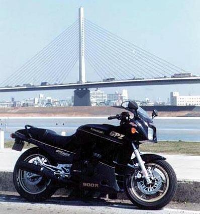 Kawasaki GPZ 900R Page - Picture Gallery 12
