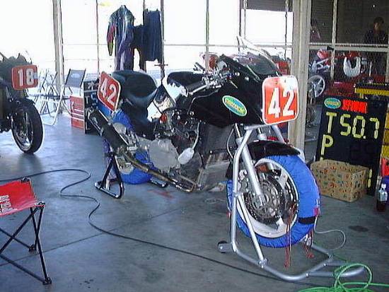 Kawasaki GPZ 900R Page - Race-Pics 1