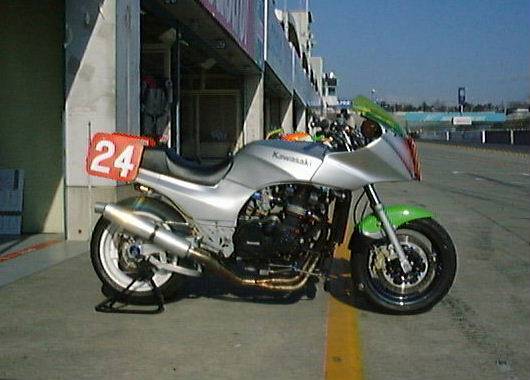 Kawasaki GPZ 900R Page - Race-Pics 2
