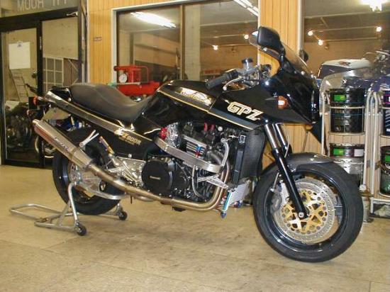 Kawasaki GPZ 900R Page - Picture Gallery 13