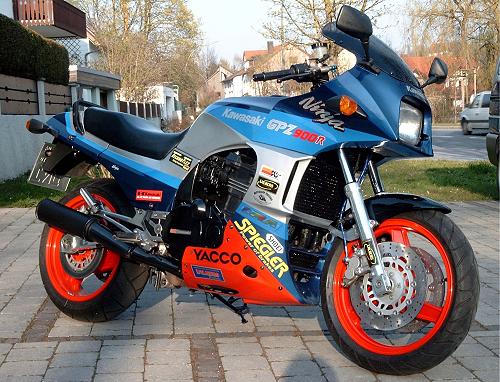 Kawasaki GPZ 900R von Manfred Guldner