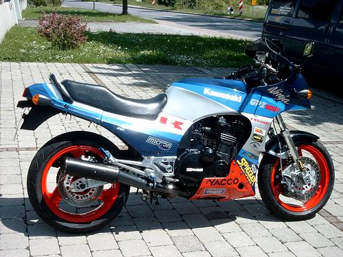 Kawasaki GPZ 900R von Manfred Guldner