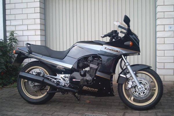 Kawasaki GPZ 900R von Helmut Schuster