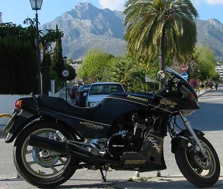 Kawasaki GPZ 900R von Norman